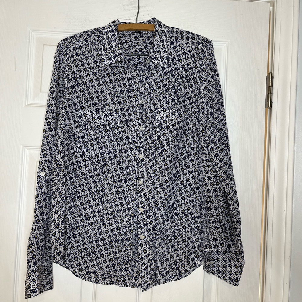Ann Taylor silk blouse in navy floral - medium